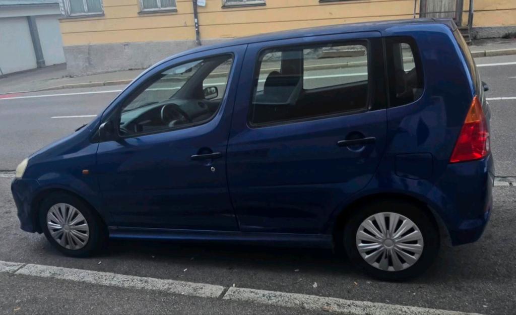 Daihatsu YRV