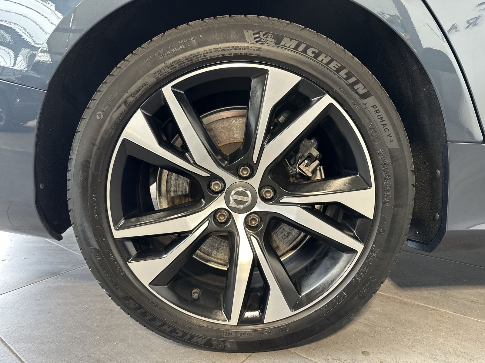 Fahrzeugabbildung Volvo V60 T6 AWD Recharge R-Design NAV+LED+PANO+H&K+VC