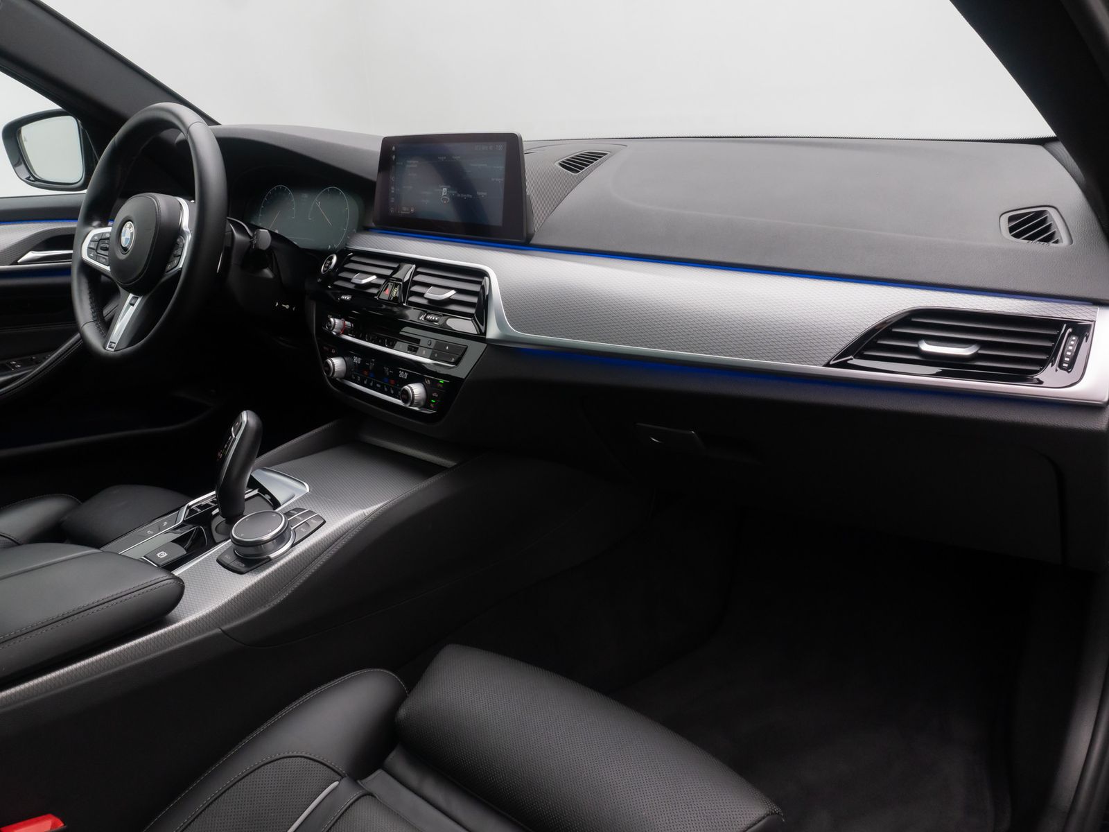 Fahrzeugabbildung BMW 520d xD M Sport Individual 360&deg;HUD HiFi Panorama