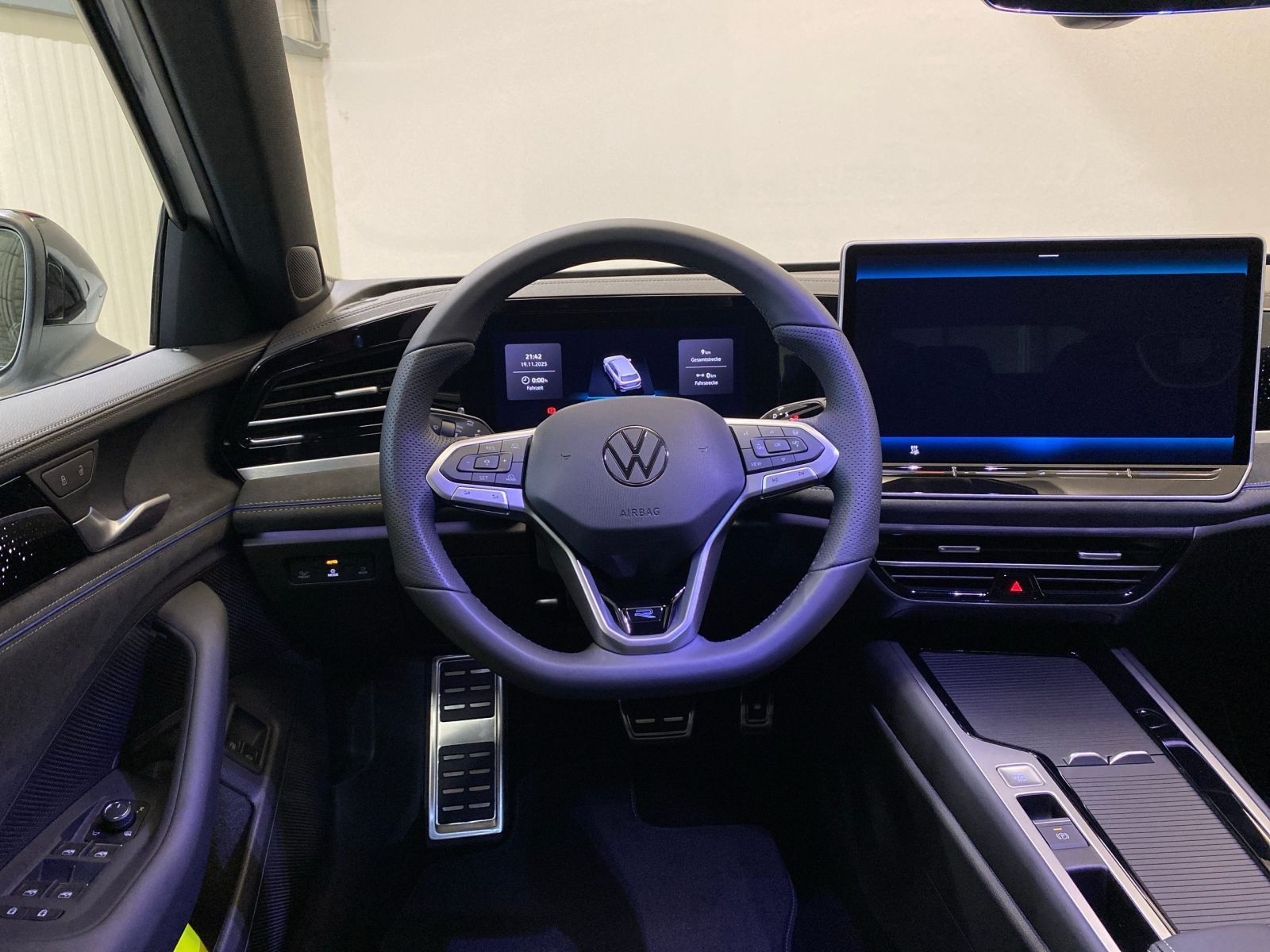 Volkswagen Passat 1.5 eHybrid R-Line Black Style IQ AHK DCC foto 4