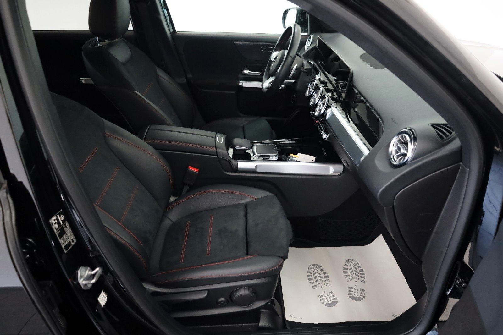 Fahrzeugabbildung Mercedes-Benz GLB 200d AMG-line,T.Leder,Navi,LED,SH,Kamera,AHK