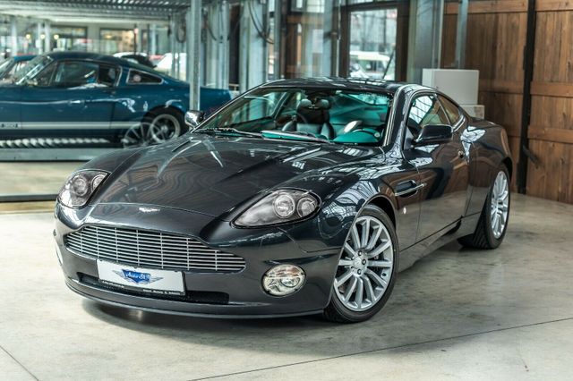 Aston Martin V12 Vanquish I Ausstellungsfahrzeug IAA 2001