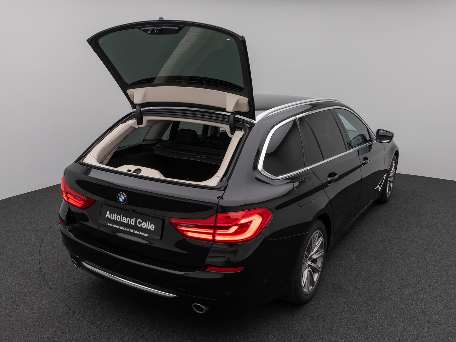 Fahrzeugabbildung BMW 520d Luxury Line Kamera HUD H/K Massage DisplKey