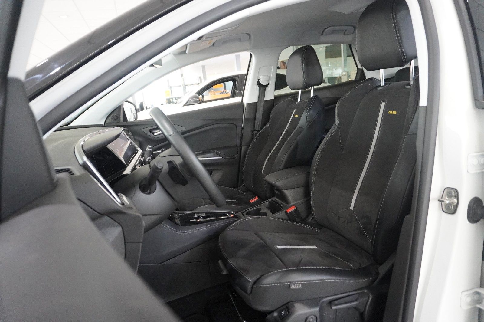 Fahrzeugabbildung Opel Grandland (X) 1.6T GSe HYBRID 4X4 NAVI/LED/SPORT