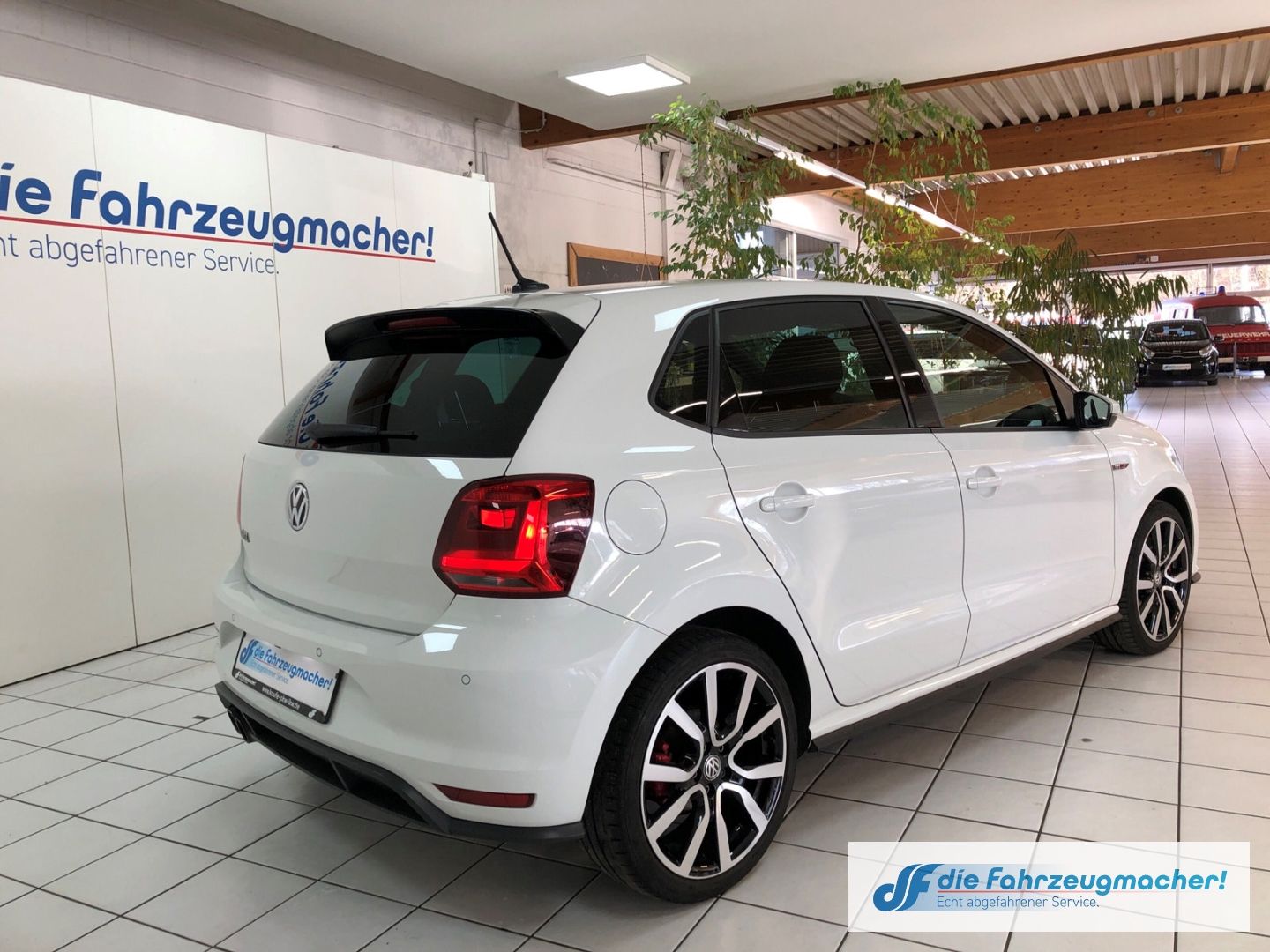 Fahrzeugabbildung Volkswagen Polo V GTI 1.8 TSI Navi LED Klimaauto SHZ Kamera