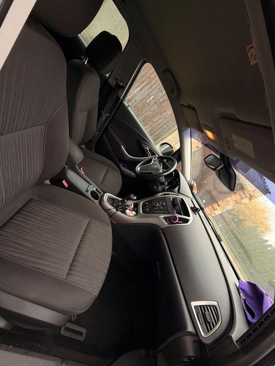 Opel Astra 2011 — photo 6