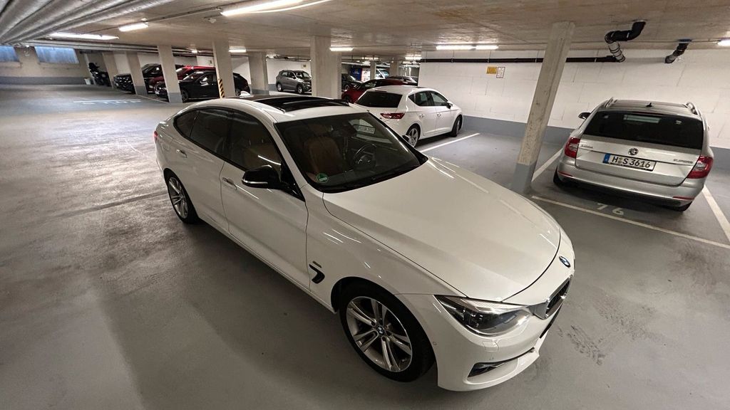 Image of BMW 320