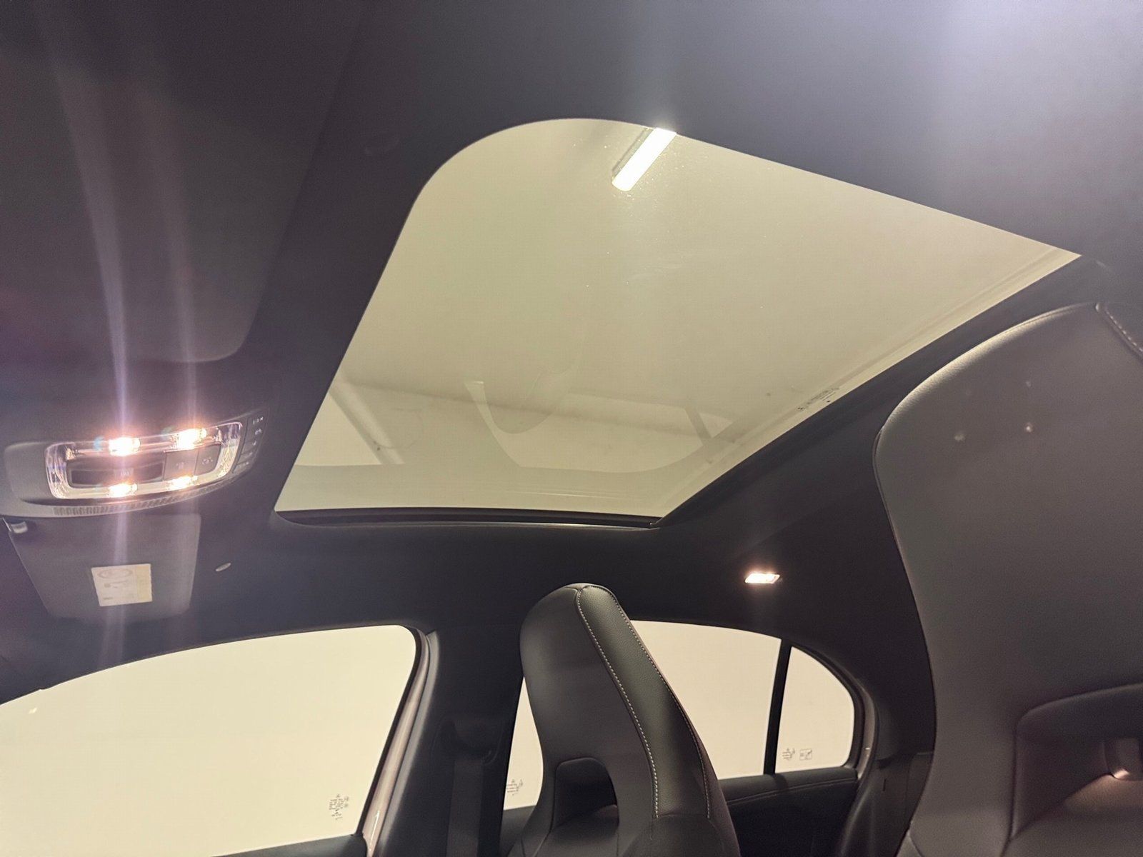 Fahrzeugabbildung Mercedes-Benz A 250 e AMG*DISTRONIC*MULTIBEAM*AHK*Pano-Dach