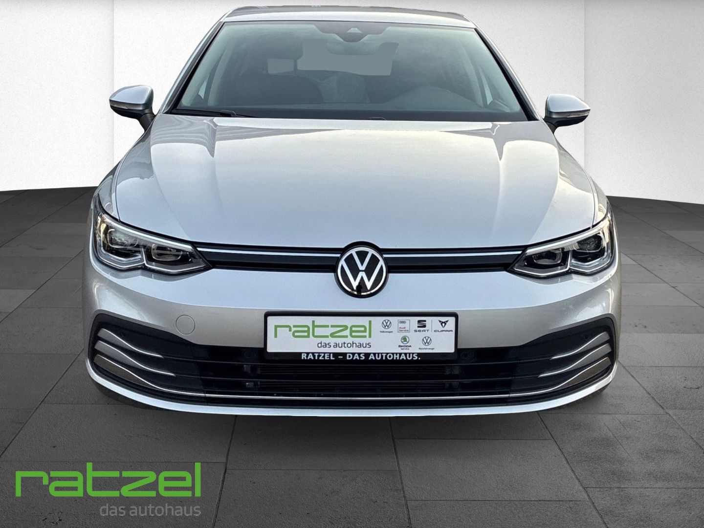 Fahrzeugabbildung Volkswagen Golf VIII 2.0 TDI Move AHK-klappbar Navigation