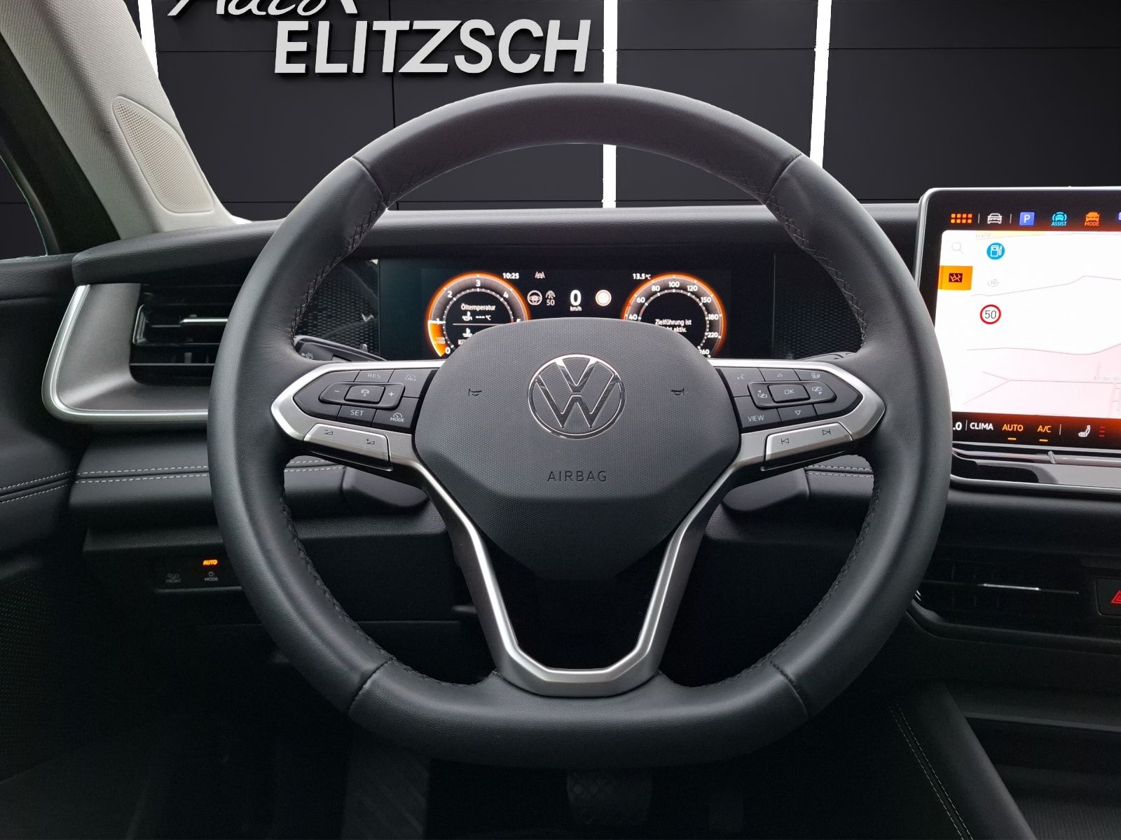 Fahrzeugabbildung Volkswagen Tayron TDI Life DSG 4M 7-Si Matrix AHK Navi AID