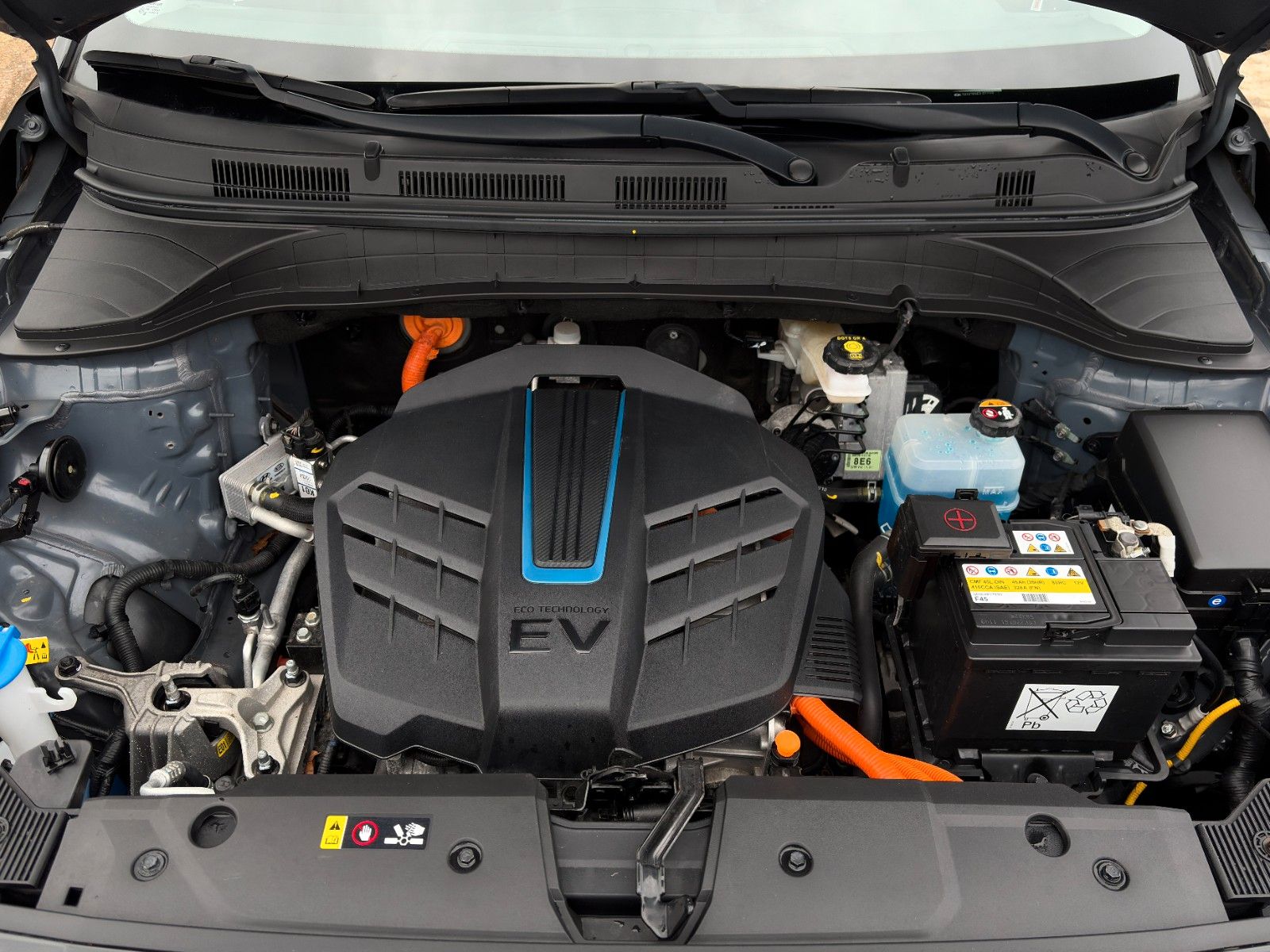 Fahrzeugabbildung Hyundai KONA E Select SHZ LHZ PDC CarPlay ACC Navi LKA