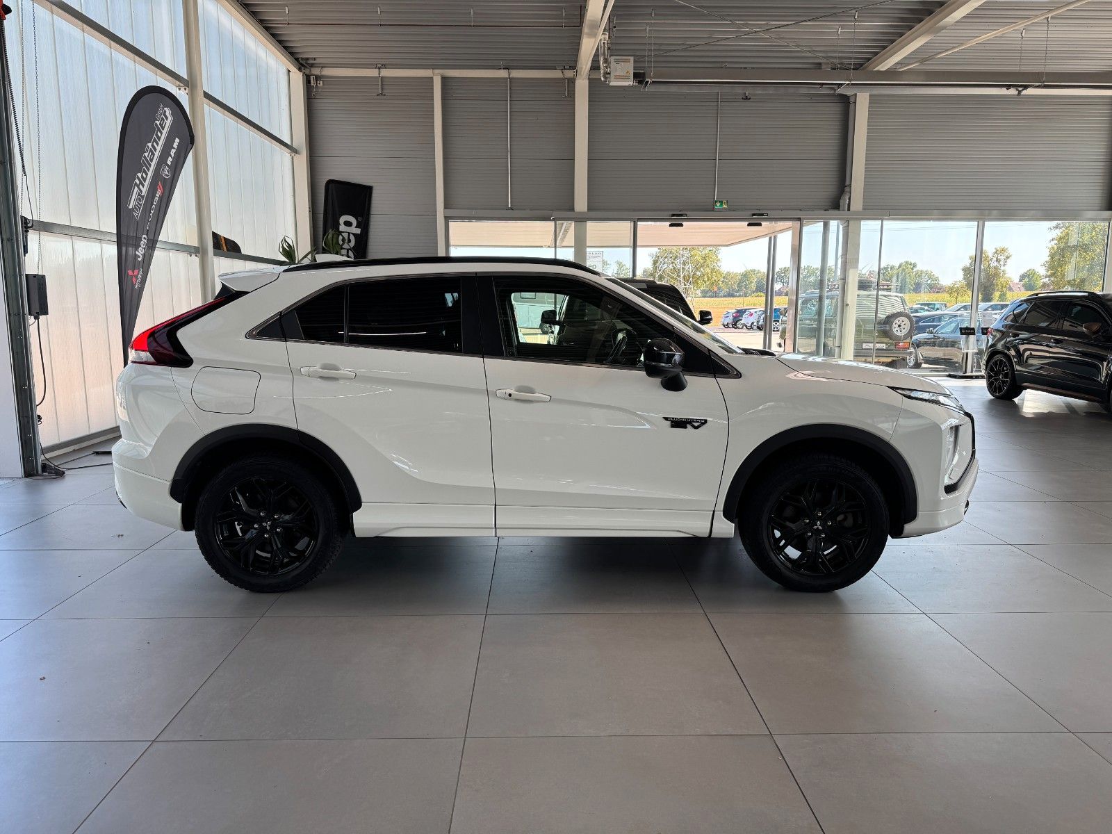Fahrzeugabbildung Mitsubishi Eclipse Cross 2.4 PHEV Plus Select Black 4WD