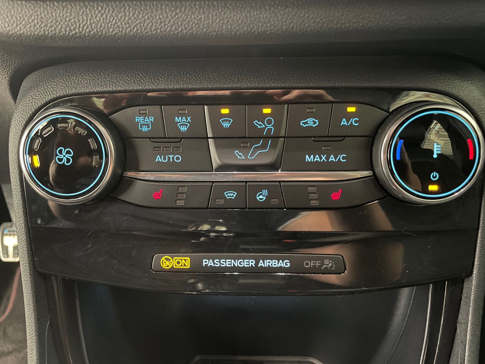 Fahrzeugabbildung Ford Puma ST-Line X 1.0 Mildhybrid   LED/AHK / Kamera