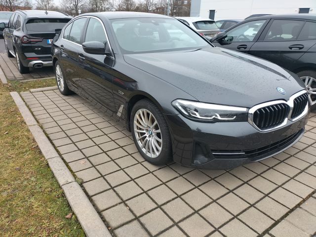 BMW 545 e xDrive Lim. *Hybrid*LED*Kamera*SHZ*NAVI