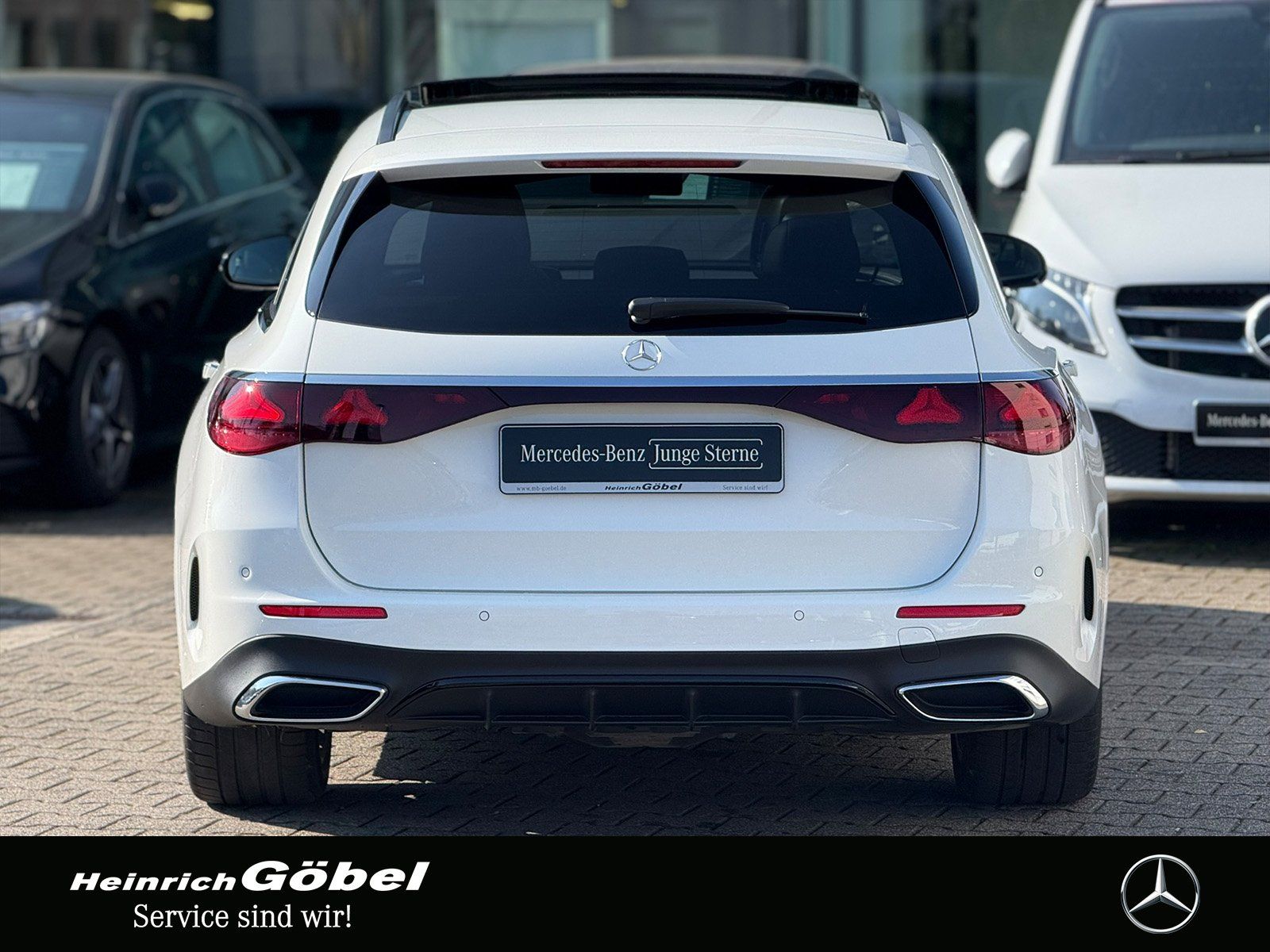 Fahrzeugabbildung Mercedes-Benz E 220 d T AMG*AHK*PANO*BURMESTER*DISTRONIC*TOTWI