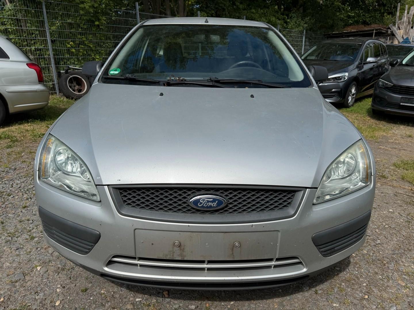 Ford Focus 2006 — rear view