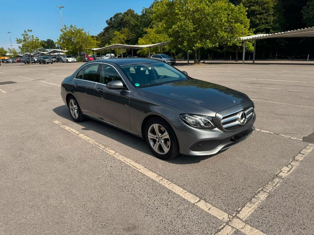 Image of Mercedes-Benz E 220