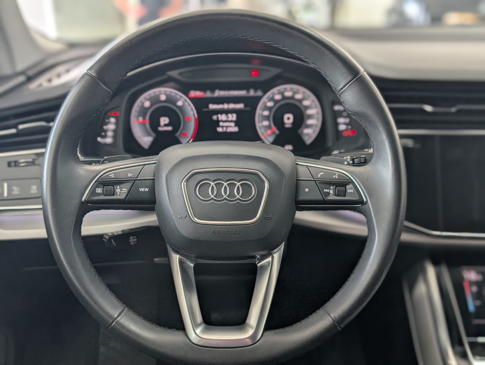 Fahrzeugabbildung Audi Q8 45 TDI Quattro S-line HD-MATRIX AHK LUFT 21"