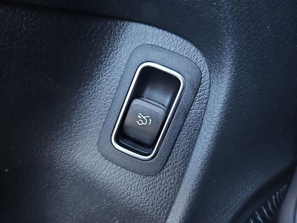 Fahrzeugabbildung Mercedes-Benz CLA 200 Coupé AMG AHK KeylessGo LED Winter Totw.
