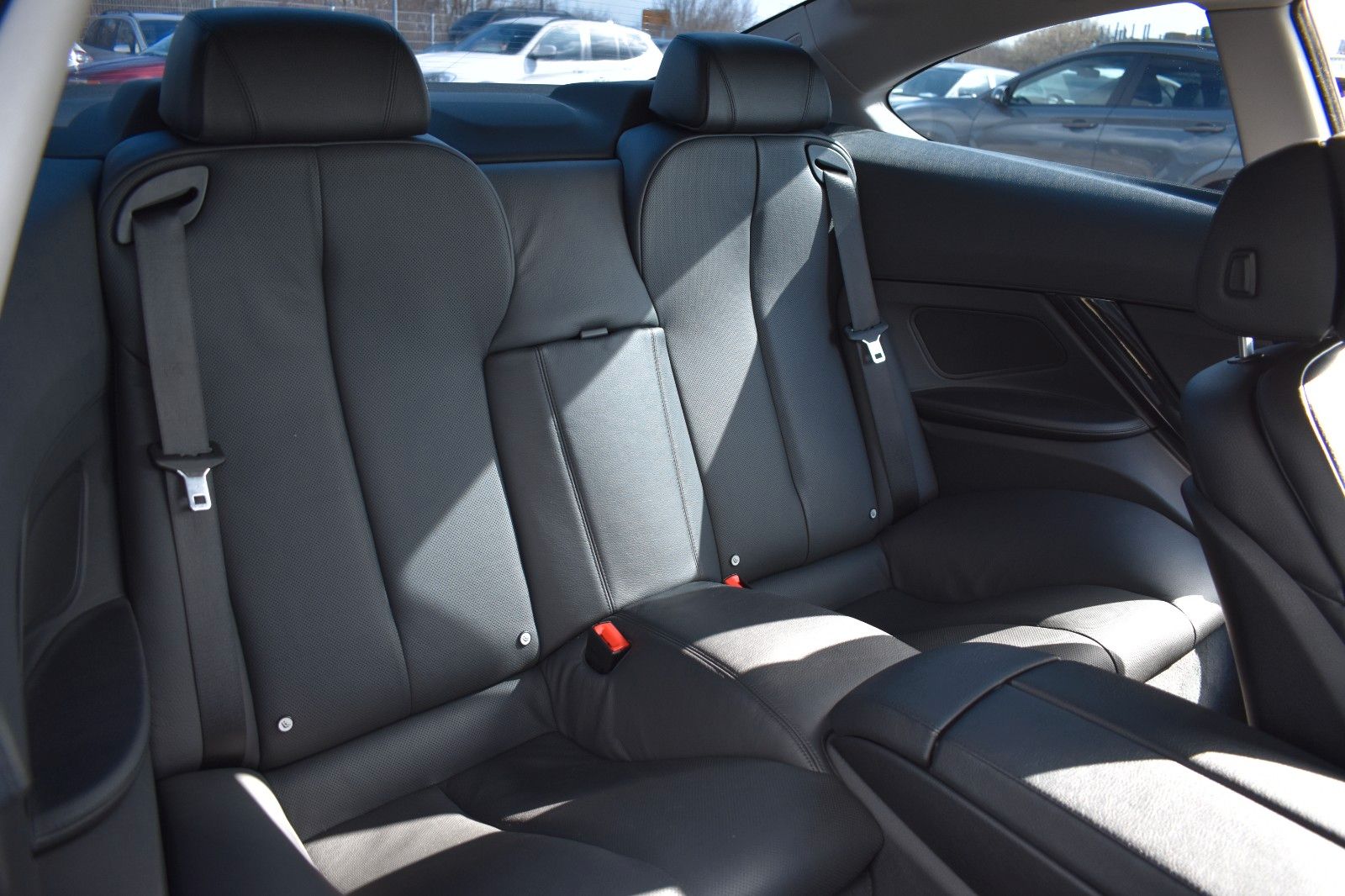 Fahrzeugabbildung BMW 640 i Coupe Schwarz Schwarz