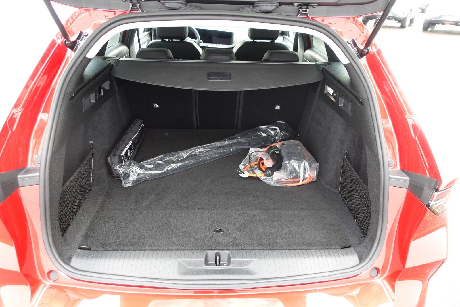 Fahrzeugabbildung Opel Astra L Sports Tourer Elegance PHEV,PP, RFK