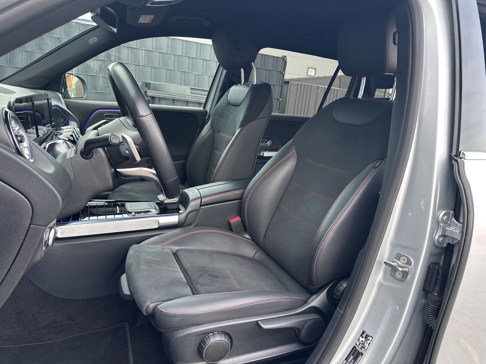 Fahrzeugabbildung Mercedes-Benz GLB 220 d AMG Line NAV+LED+AHK+360GRAD+SHZ