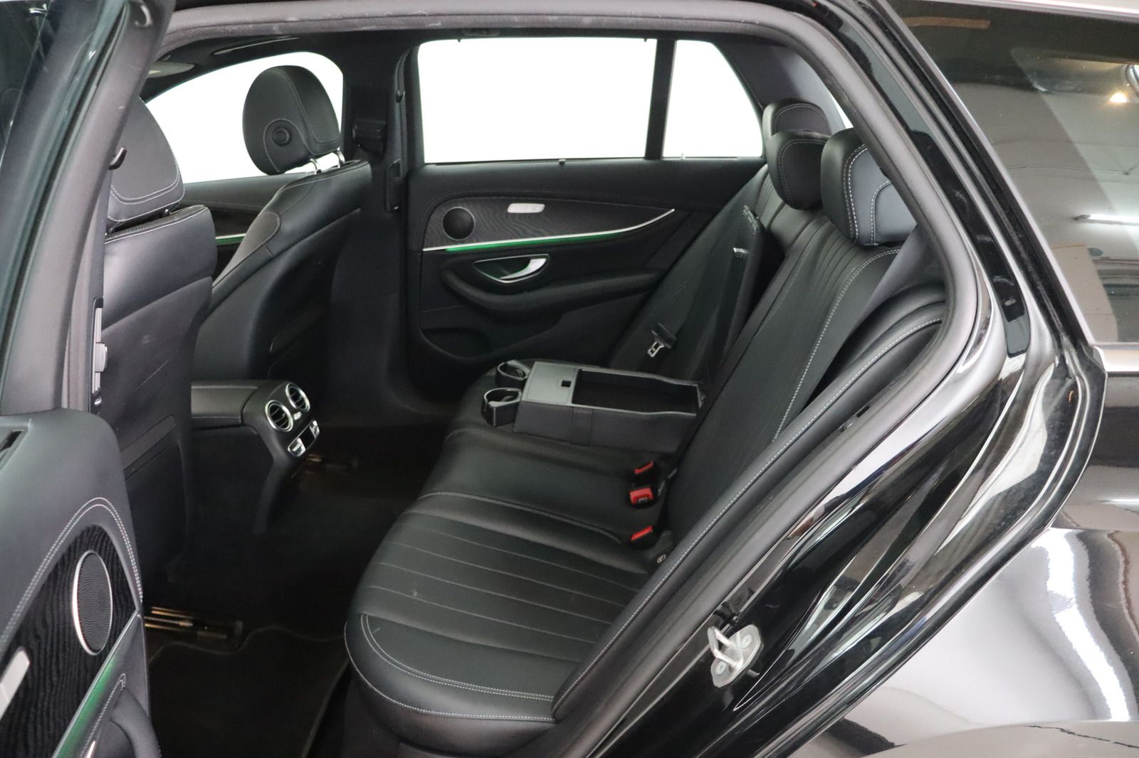 Fahrzeugabbildung Mercedes-Benz E 400 T 4Matic * Airmatic * STHZ * Memory AVANTG