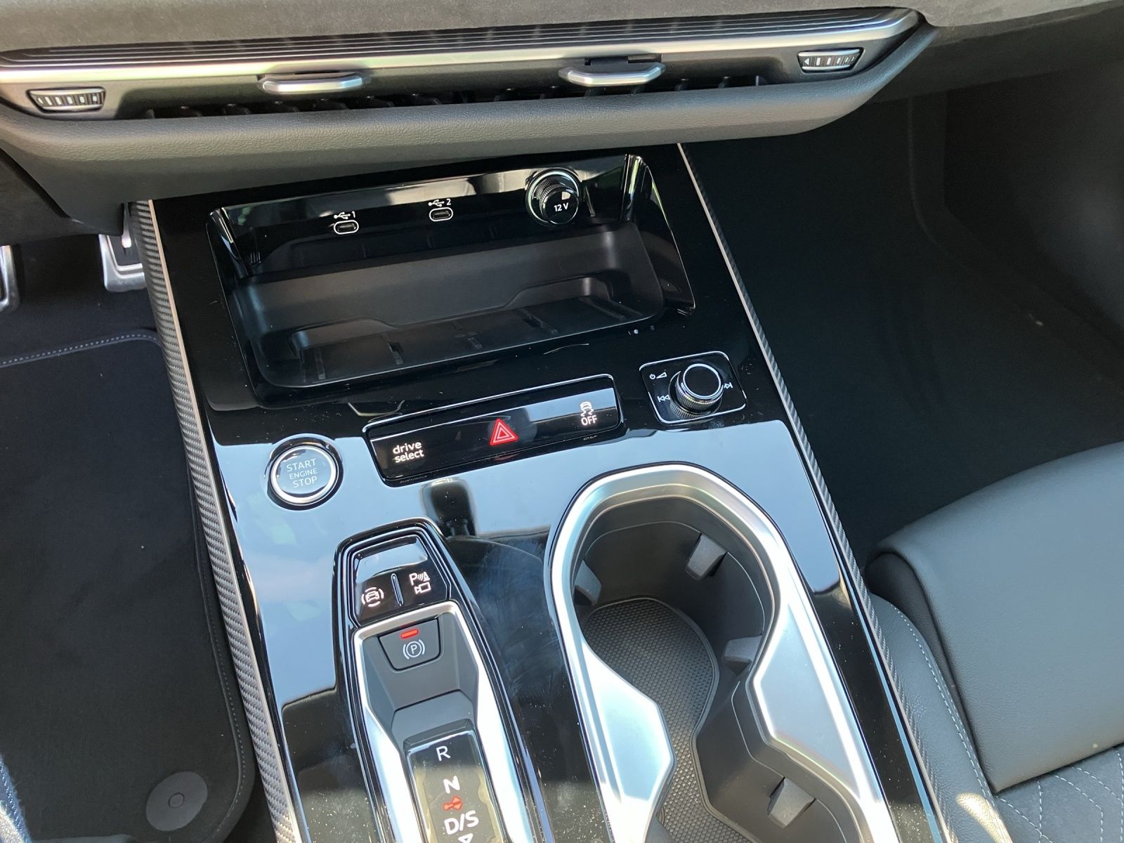 Fahrzeugabbildung Audi A6 Avant TDI 150 kW quattro S tronic Matrix