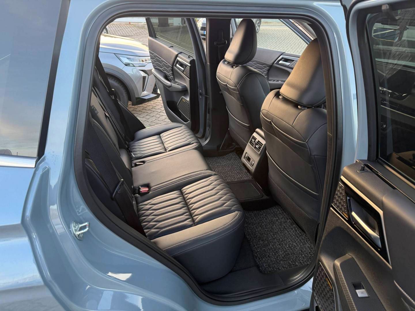 Fahrzeugabbildung Mitsubishi Outlander Plug-in TOP