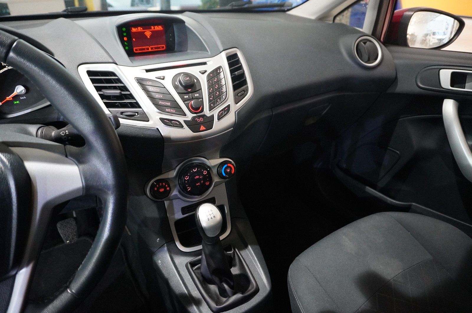 Fahrzeugabbildung Ford Fiesta 1.3 CHAMPIONS EDIT. 3-TÜR KLIMA/SHZ/USB