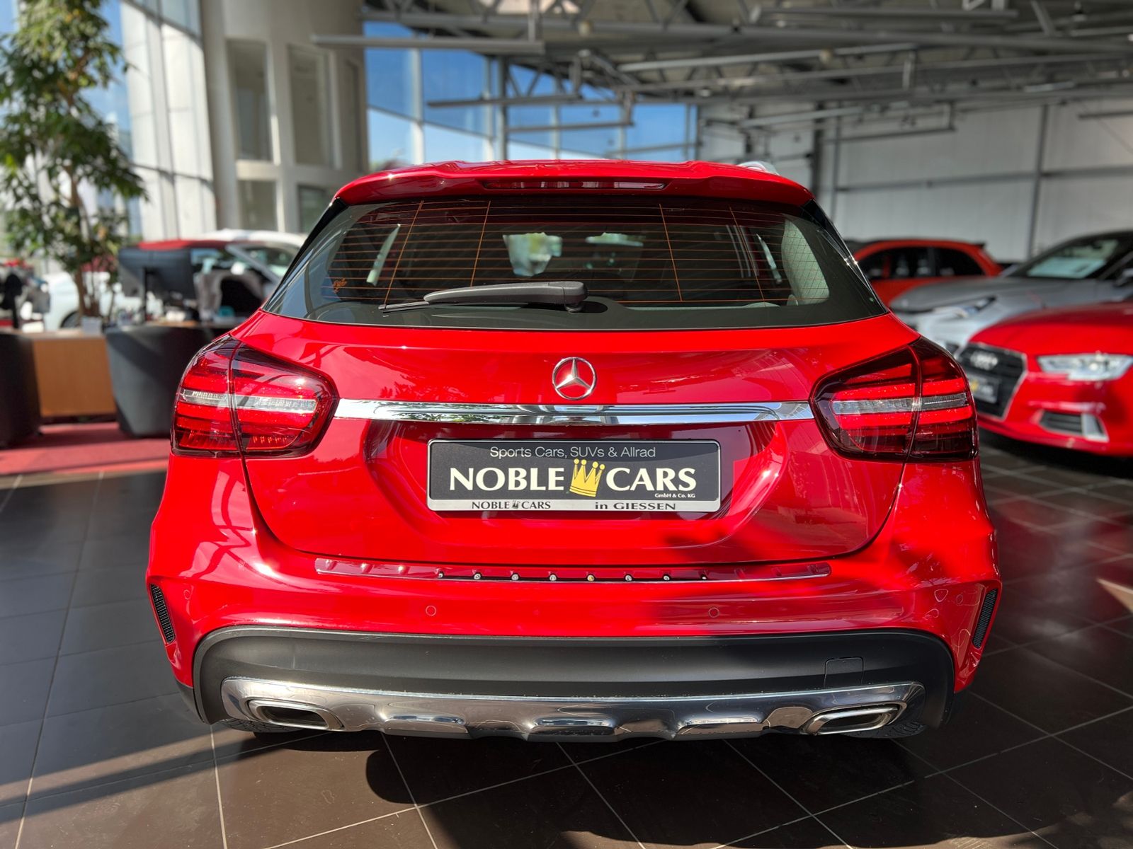 Fahrzeugabbildung Mercedes-Benz GLA 250 AMG Line STNDHZ 360° LED NAV SHZ 19"