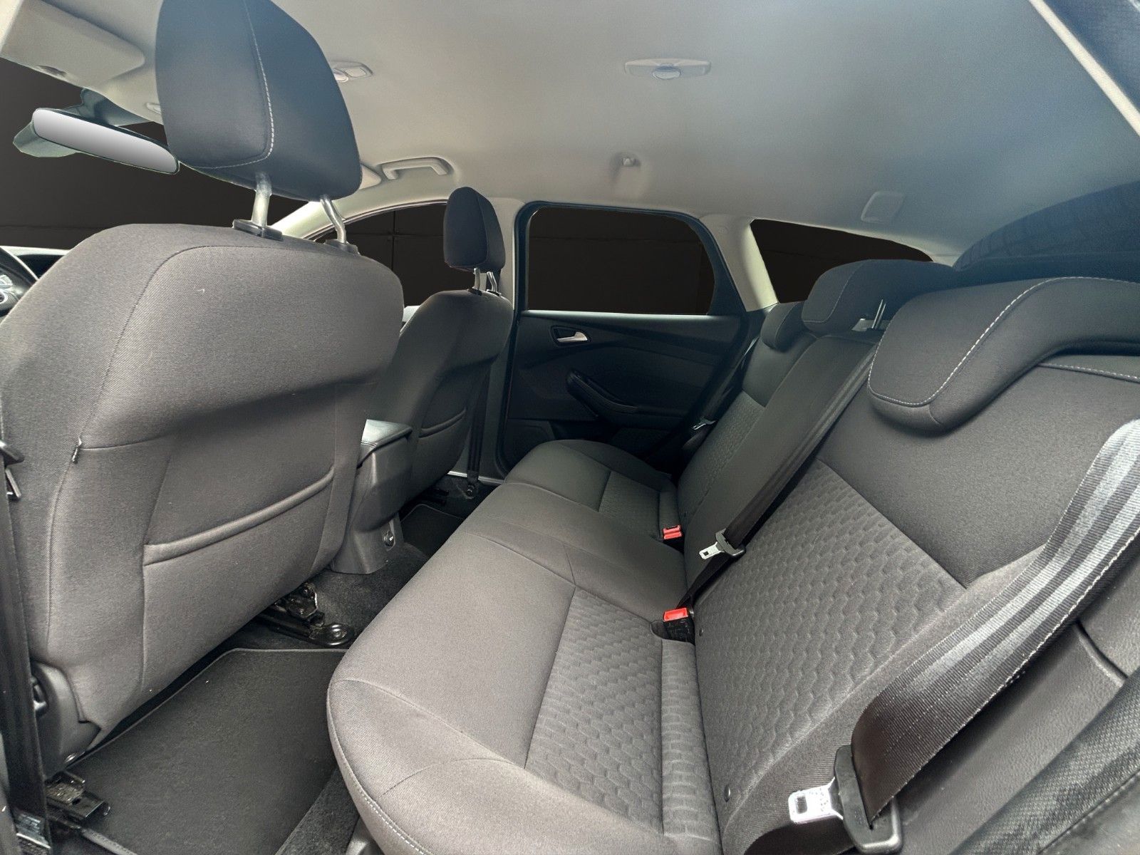 Fahrzeugabbildung Ford Focus Turnier Sync/TÜV, Service&Zahnriemen Neu /