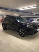 Volvo XC40 T3 R Design Geartronic *Pano*Harmann*AHK - Volvo XC40 von privat