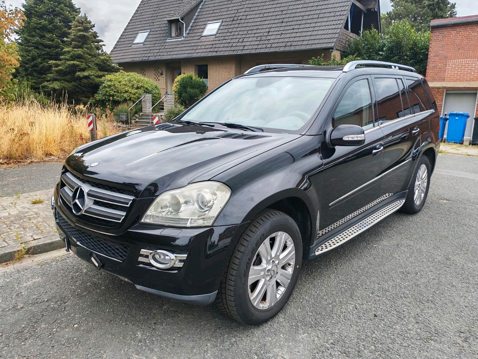 Mercedes-Benz GL320 2008 — interior