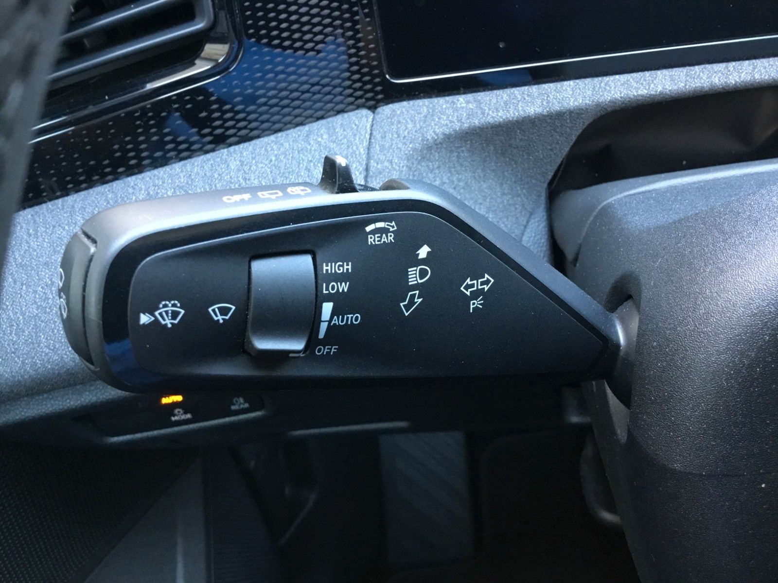 Fahrzeugabbildung Volkswagen Tiguan 1.5 eTSI DSG+AHK+LED+Kamera+Sitzheizung