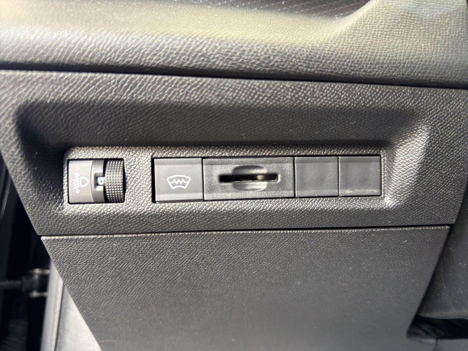 Peugeot 308 1.5HDi EAT8 Active Pack Navi LED SHZ PDC v+h