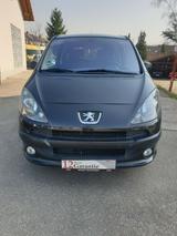 Peugeot 1007 Premium - Peugeot 1007 mit Benzin-Antrieb