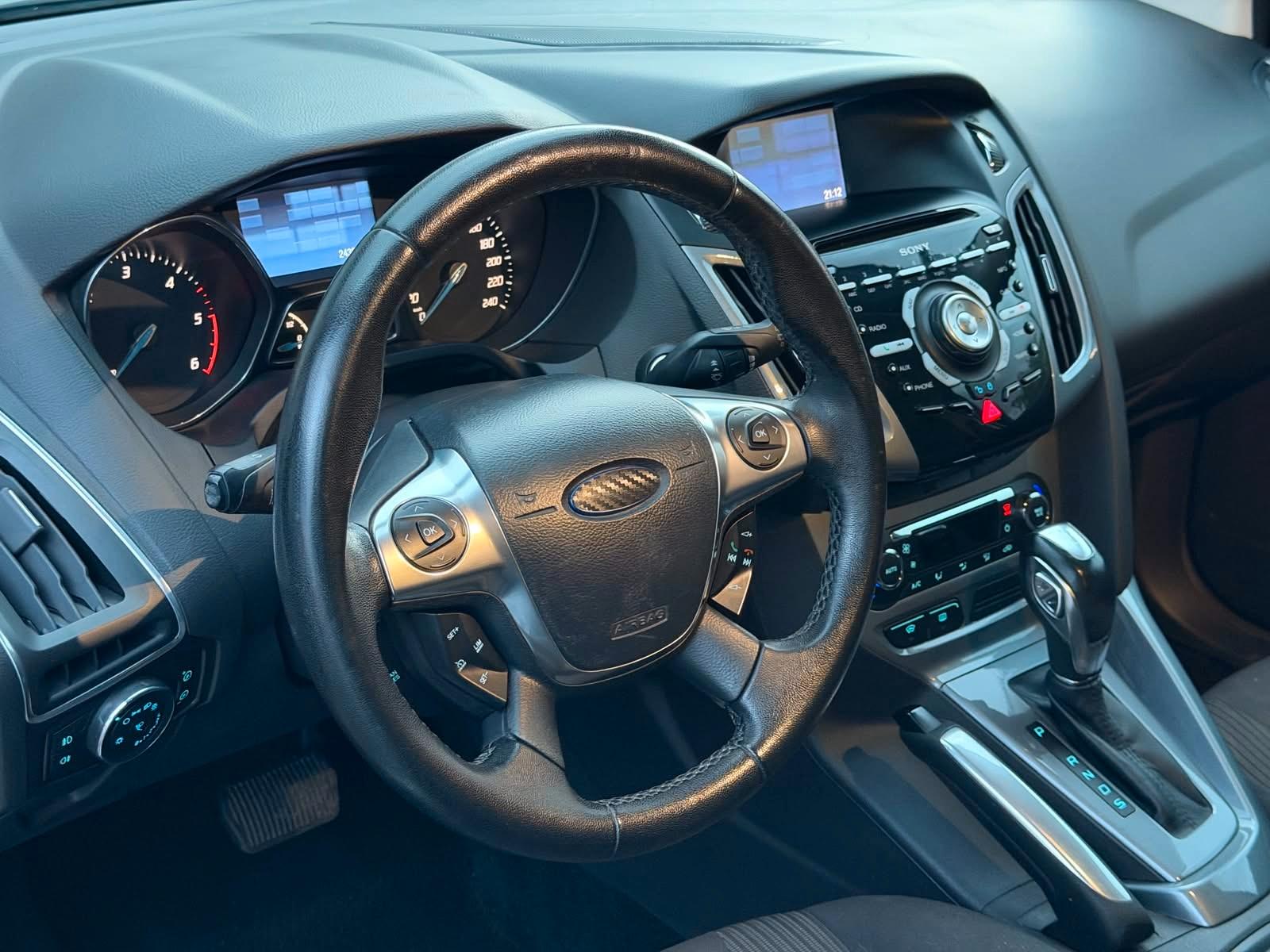 Ford Focus 2012 — photo 14