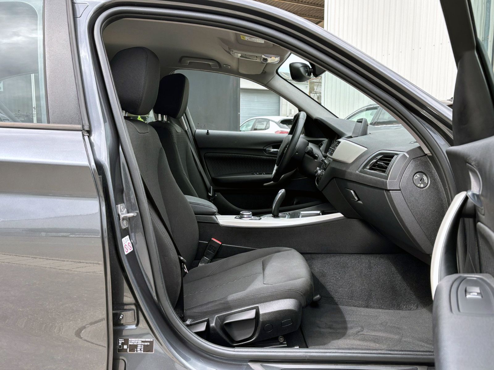 Fahrzeugabbildung BMW 118i Advantage Steptronic. ACC PDC NAV AHK SHZ