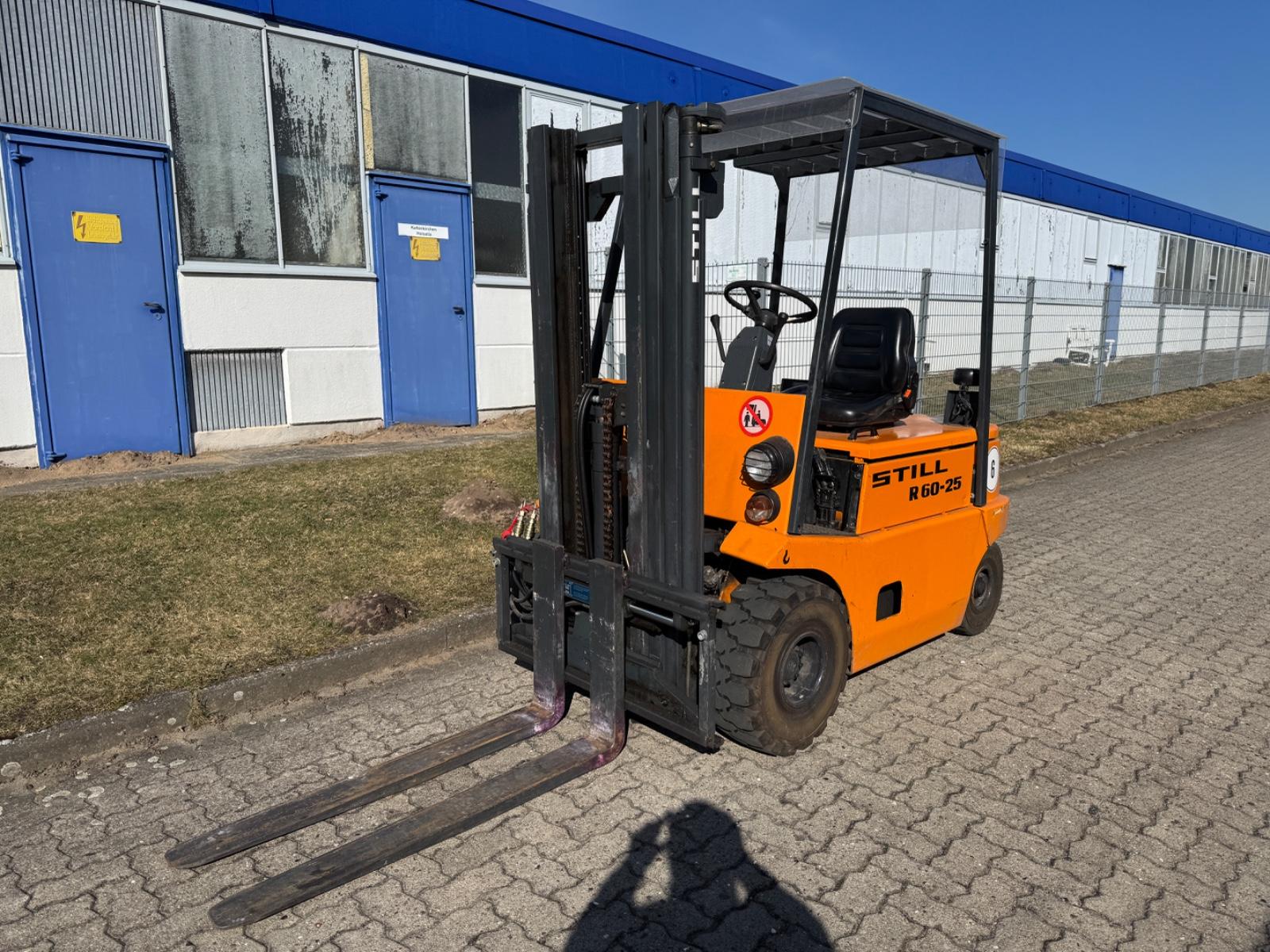 Still R60-25 Elektro 4-Rad Stapler Triplex Sehr gepfle