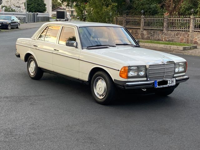 Mercedes-Benz E 200-W 123 OLDTIMER-TÜV NEU-AUTOMATIC