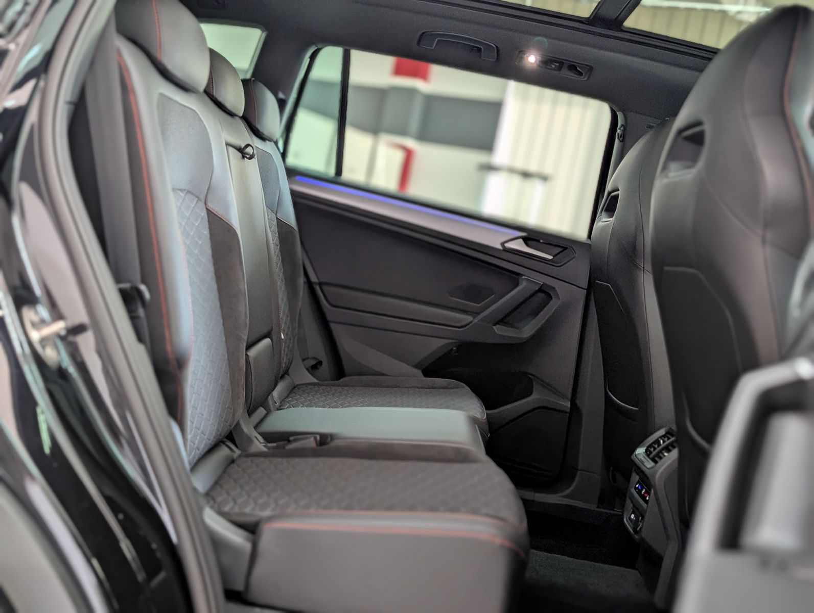 Fahrzeugabbildung SEAT Tarraco 2.0 FR ACC LED PANO AHK 360°KAMERA BEATS