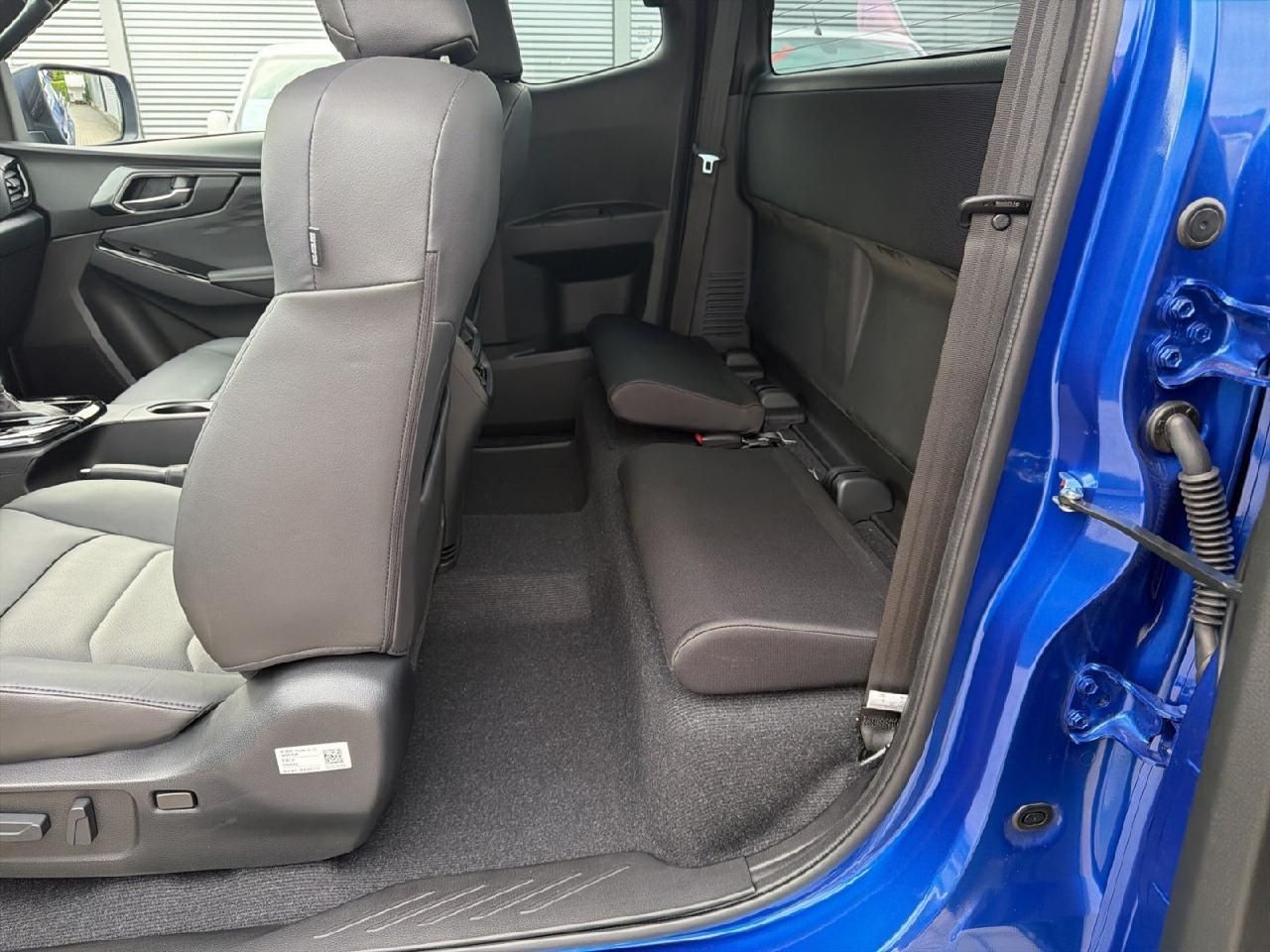 Fahrzeugabbildung Isuzu D-Max Space Cab 4WD V-CROSS