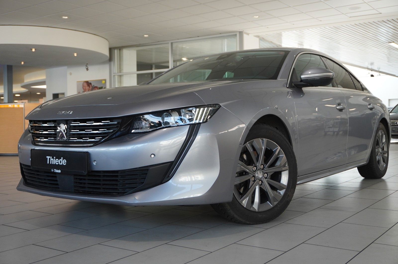 Fahrzeugabbildung Peugeot 508 LIM 1.5D ALLURE NAVI/LED/KAMERA/SHZ/VIRTU.