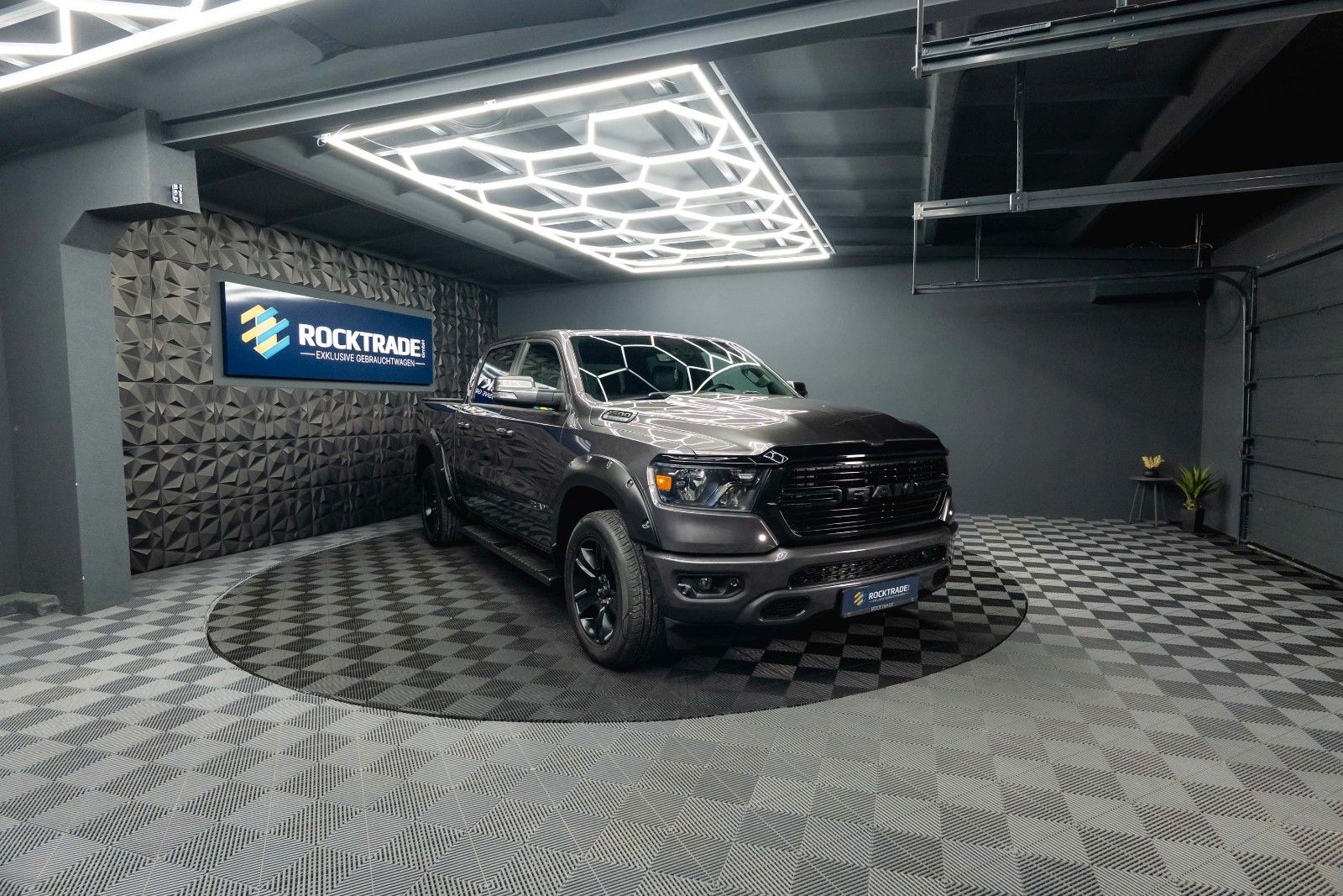 Fahrzeugabbildung Dodge RAM 5.7 V8 HEMI 4x4 LPG BRC Offroad Night-Paket