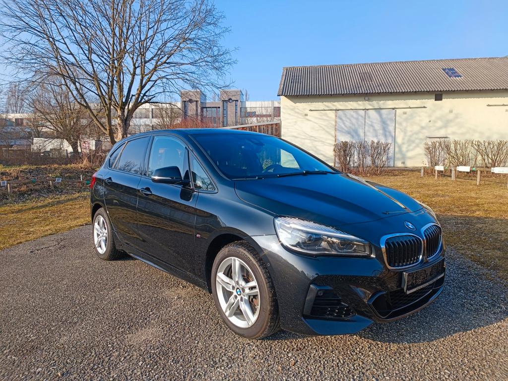 BMW 225