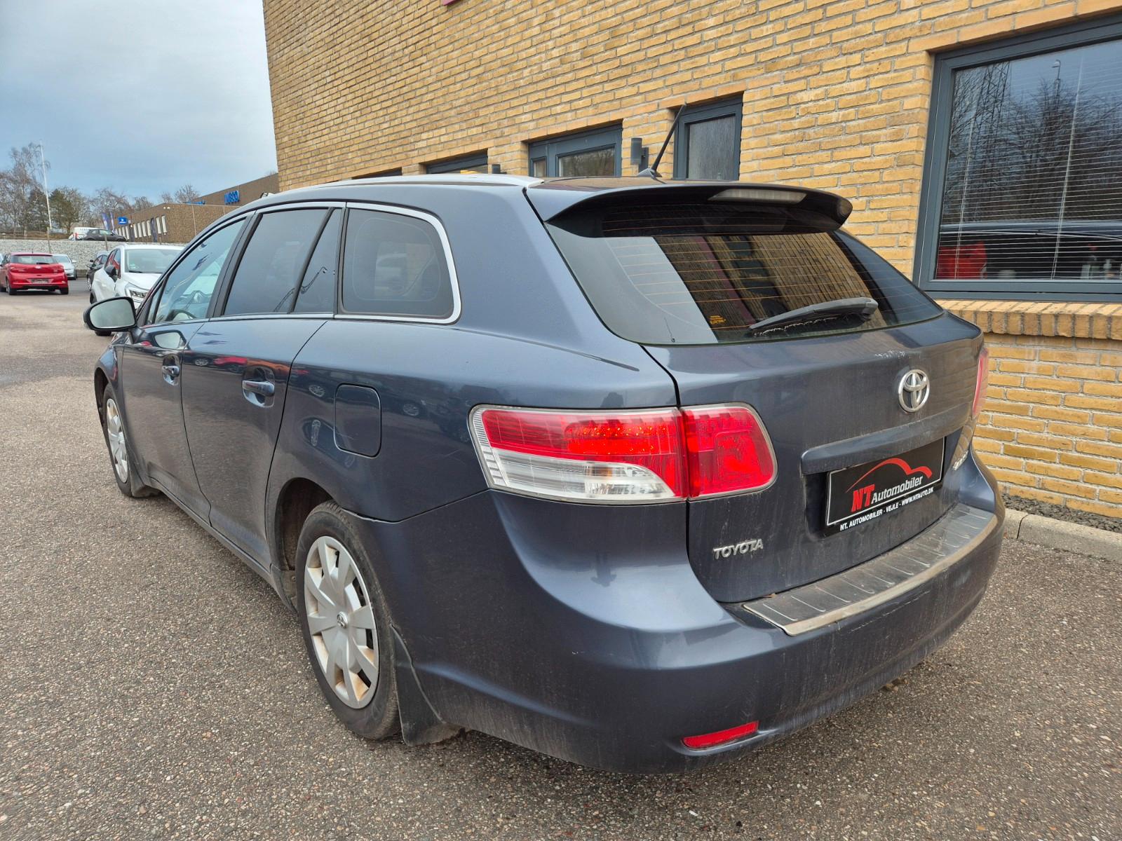 Toyota Avensis 2010 — engine 1.998 cm³, 126 HP (93kW)