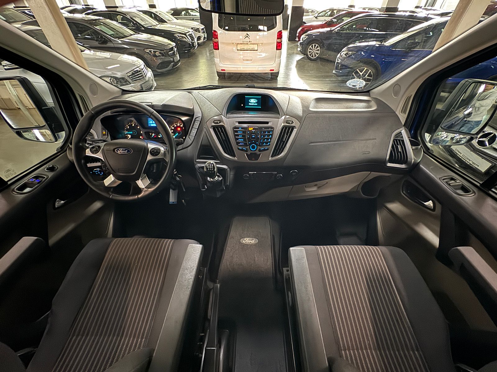 Fahrzeugabbildung Ford TOURNEO CUSTOM 2.2 TDCI WESTFALIA EUROLINE STHD