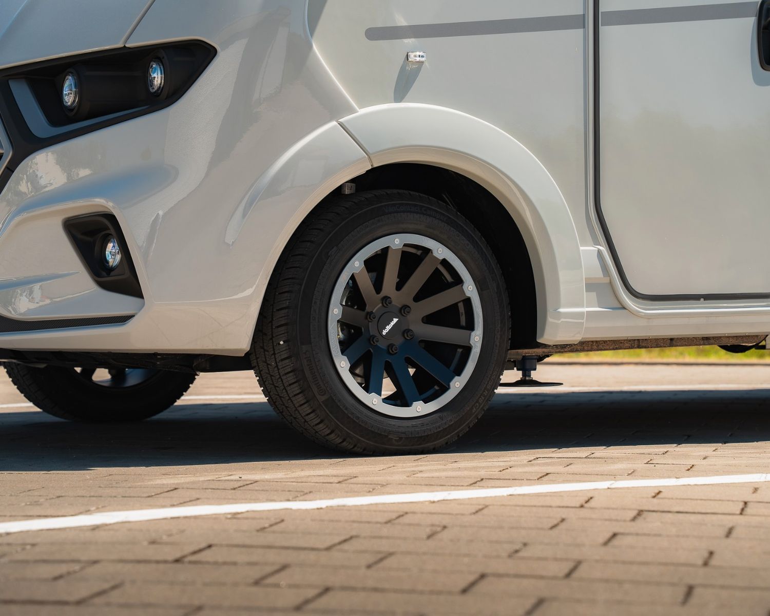 Fahrzeugabbildung Eura Mobil Integra Line 726 EF GT Delta / Hubstützen
