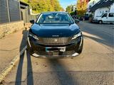 Peugeot 3008 PureTech 130 EAT8 Roadtrip Roadtrip - Peugeot 3008 Roadtrip mit Benzin-Antrieb